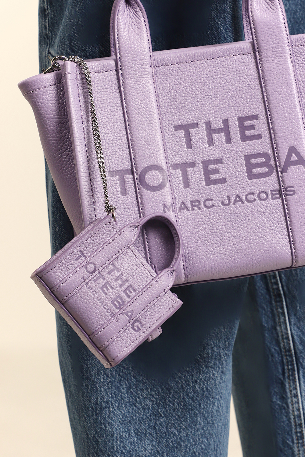 תמונת כל הלוק של צ'ארם תיק נשיאה נאנו